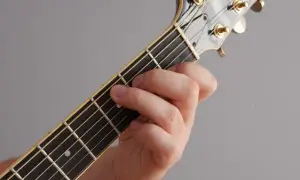 Jak zagrać cis chwyt gitarowy i uniknąć najczęstszych błędów