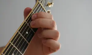 Chwyty gitarowe do druku – najlepsze źródła i porady dla gitarzystów
