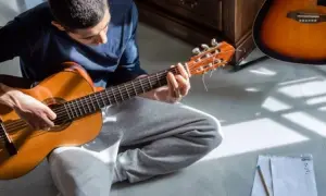 Łatwe piosenki na gitarę akustyczną z chwytami, które pokochasz