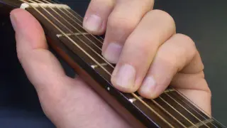 Jak łatwo zagrać chwyt F-dur na gitarze - techniki dla początkujących