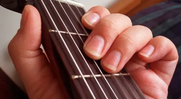 Jak zagrać chwyt gitarowy G - proste sposoby i techniki dla każdego